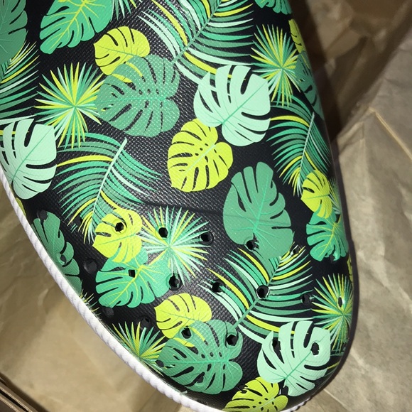 Native Verona Print Jiffy Black Shell White Pickle Foliage Shoes NIB - Picture 6 of 8